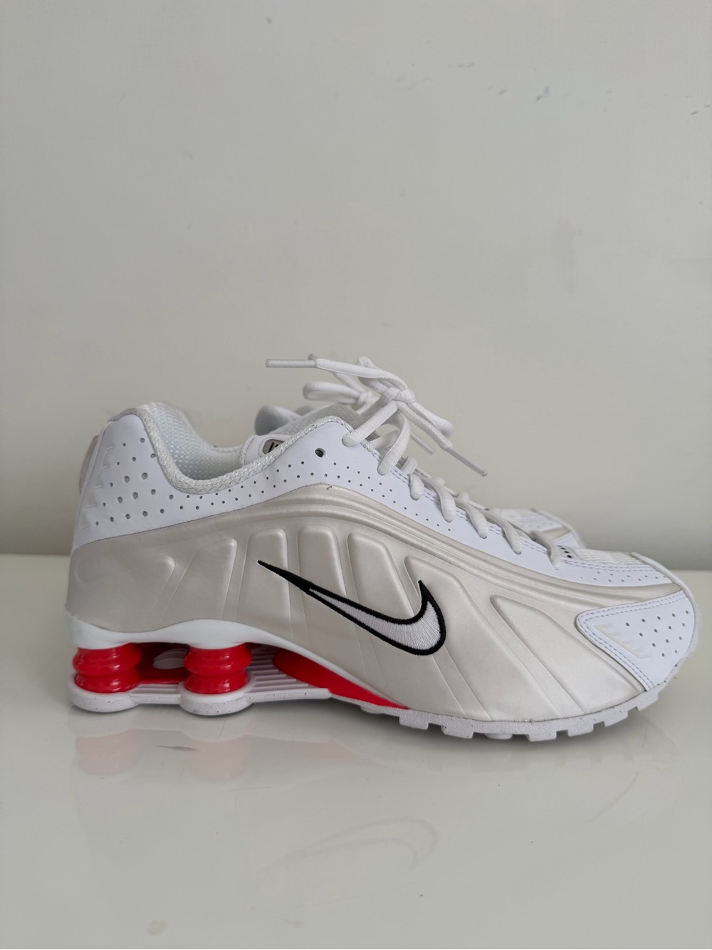 New Nike Shox R4 Phantom Picante Red White Women’s Shoes Sz 8,5 (AR3565 103)
